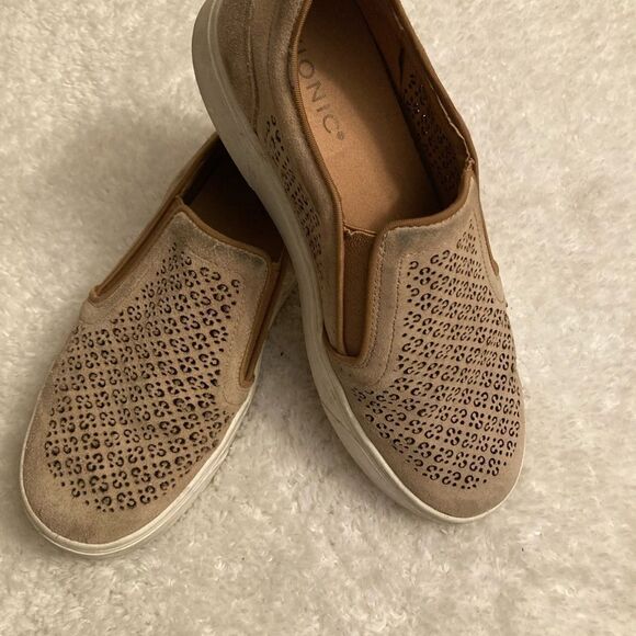 Vionic Tan Suede Kimmie Skip On Sneakers - Picture 1 of 8